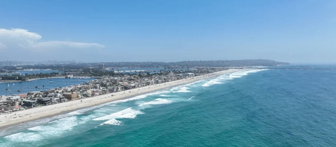 ¿Paraíso de mascotas o lesiones personales? Los riesgos en las playas para perros de San Diego